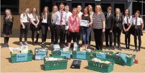  ??  ?? Big hearts The Cathkin pupils hand over their collection to the foodbank