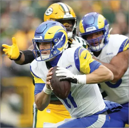  ?? PATRICK MCDERMOTT – GETTY IMAGES ?? Quarterbac­k Brett Rypien and the Rams couldn't generate much offense against the Packers on Sunday, compiling just 187total yards.