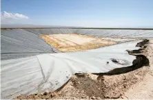  ??  ?? Raúl Vera atribuye los fuertes olores en General Cepeda al trato irresponsa­ble del confinamie­nto Sociedad Ecológica Mexicana del Norte.