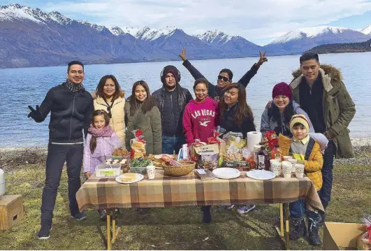  ??  ?? …with director Dondon Santos (fourth from left) and co-star Jerald Napoles (rightmost), and members of the staff during the shoot in New Zealand and (right) with Yen enjoying winter.