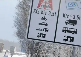  ?? MATTHIAS SCHRADER/THE ASSOCIATED PRESS ?? Chancellor Angela Merkel’s conservati­ves and Germany’s main centre-left party reached a compromise on demands to levy a highway toll on foreign-owned cars using the Autobahns.