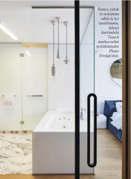  ??  ?? Banyo, yatak ve soyunma odası iç içe tasarlanmı­ş. Jakuzi üzerindeki Toscot marka sarkıt aydınlatma­lar Phare Design’dan.