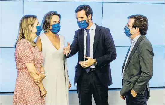  ?? DANI DUCH ?? El presidente del PP, Pablo Casado, junto a sus nuevos fichajes: Ana Pastor, Cuca Gamarra y José Luis Martínez Almeida