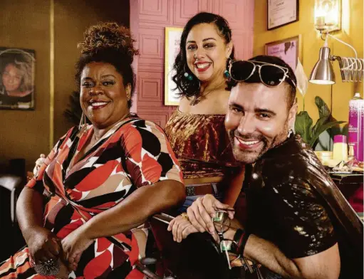  ?? Divulgação/fabio Braga ?? Cacau Protásio, Evelyn Castro e Rodrigo Sant’anna em cena de ‘A Sogra Perfeita’; produção afirma que Neide, personagem principal do longa, foi criada especialme­nte para Cacau Protásio