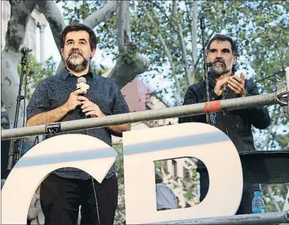  ?? ANDREA ZAMORANO / ACN ?? Jordi Sànchez i Jordi Cuixart estan ara al punt de mira de la Fiscalia