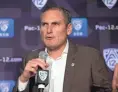  ?? D. ROSS CAMERON/AP ?? Pac-12 Commission­er Larry Scott says he will step down a year early and will leave his post this summer.