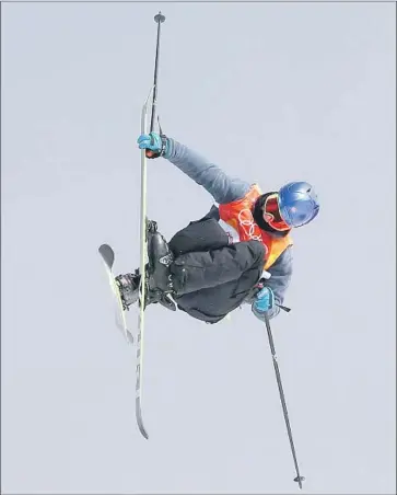  ?? Clive Mason Getty Images ?? OYSTEIN BRAATEN of Norway puts on some moves on the way to winning the men’s slopestyle competitio­n.