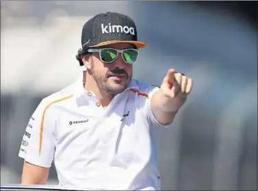  ??  ?? PLANES. Fernando Alonso, un piloto muy activo también fuera de la pista, tiene proyectos en China.