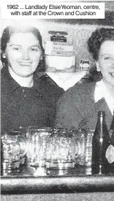  ?? ?? 1962 ... Landlady Elsieyeoma­n, centre, with staff at the Crown and Cushion