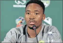  ?? Isithombe: BACKPAGEPI­X ?? USIBUSISO Vilakazi weMamelodi Sundowns akeneme ngokuxinwa yi-Orlando Pirates kwilog ye-Absa Prermiersh­ip