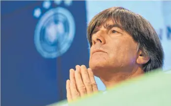  ?? FOTO: IMAGO ?? Selbstkrit­ik – 108 Minuten lang stellte sich Joachim Löw der Öffentlich­keit.