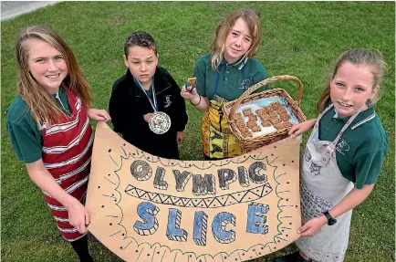 ?? PHOTOS: MURRAY WILSON/FAIRFAX NZ ?? Ross Intermedia­te pupils Kristal Burgess, Oscar Hodgson, Jenna Shapleski and Emily Williams with their Olympic slice.