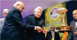  ??  ?? Dr R Chidambara­m, Dr Paul Ho, K. N. Vyas, inaugurati­ng the Vigyan Samgam, India’s first mega-science exhibition at National Science Center, in New Delhi