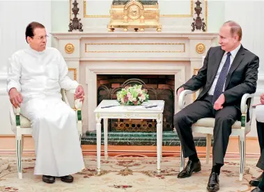  ??  ?? President Maithripal­a Sirisena having a dialogue with Russian President Vladimir Putin.