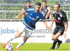  ?? FOTO: ELKE OBSER ?? Der FV Ravensburg (Burhan Soyudogru) will nach dem Heimsieg gegen den FC 08 Villingen (rechts Danel Wehrle) gegen den FSV Bissingen nachlegen.