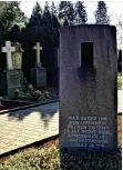  ?? FOTO: OLAF NÖLLER ?? Ein Grabstein auf dem Evangelisc­hen Friedhof Odenkirche­n.