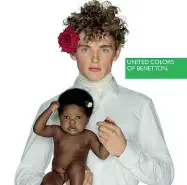  ??  ?? La primavera di Benetton Le due immagini di anteprima della nuova campagna Benetton per la primavera-estate, di cui dopo due decenni è tornato a occuparsi Oliviero Toscani