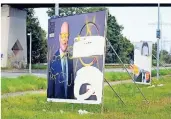  ?? RP-FOTO: ACHIM BLAZY ?? Zerstörte Wahlplakat­e gibt es zum Beispiel am Ortseingan­g in Lintorf.