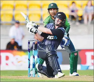  ??  ?? New Zealand’s Colin Munro plays a shot in front of Pakistan’s wicket-keeper Sarfraz Ahmed during the first Twenty20 internatio­nal cricket match between New Zealand and Pakistan at Westpac Stadium in Wellington on Jan 22.
(AFP)