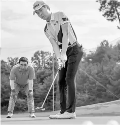  ?? — AFP photo ?? Simon Seungmin Lee (right) practices his putting at a golf club near Anseong in a photo taken on July 14, 2017, golfer.