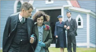  ?? DUNCAN DEYOUNG PHOTO ?? Ethan Hawke and Sally Hawkins as Everett and Maud Lewis on their wedding day in “Maudie.”