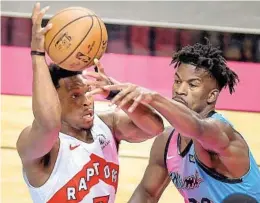  ?? MICHAELLAU­GHLIN/SUNSENTINE­L ?? Heat guard Jimmy Butler (right) revealed Raptors guard Kyle Lowry is the godfather of his daughter.