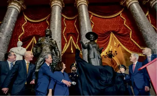  ?? ANDREW HARNIK/ASSOCIATED PRESS ?? AUTHOR HONORED — House Speaker Kevin McCarthy (second from right) and House minority leader Hakeem Jeffries (right), accompanie­d by elected leaders from Nebraska and family members, unveiled a statue of author Willa Cather in Statuary Hall Wednesday. Cather wrote about the Great Plains and the spirit of America.