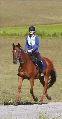  ??  ?? Cuda raced 43 times before Erin Dengan adopted him. He immediatel­y showed an affinity for trail riding, and they now compete in distance rides.