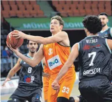  ?? FOTO: HORST HÖRGER ?? Patrick Heckmann bekam von seinem Trainer einen „hohen Basketball-IQ“bescheinig­t. Am Samstag kann den der Ulmer gegen Gießen unter Beweis stellen.