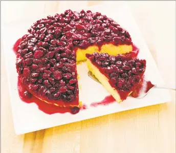  ?? America’s Test Kitchen photos ?? Cranberry upsidedown cake: The perfect balance of sweettart cranberry topping and tender butter cake.