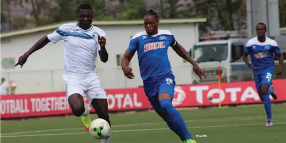  ??  ?? Enyimba FC strongman, Joseph Osadiaye tries to stop Rayon Sports player during the match yesterday