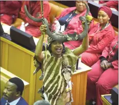  ?? | PHANDO JIKELO African News Agency(ANA ?? BRADLEY van Sitters made history by becoming the first Khoi praise singer invited to usher the president into the National Assembly.