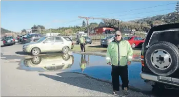  ?? Photo: LIZ WYLIE ?? On alert: Porirua Community Guardians Francis Dellabacra, front, and Terry Ryan, coordinato­r.