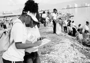  ?? CONTRIBUTE­D PHOTO ?? LEFT: More than 2,000 volunteers from service clubs, corporate Jamaica, schools, government agencies and civil society groups turned out to help JET clean up the Palisadoes Go-Kart Track on September 21, 2019. Volunteers also collected data on the types and quantity of garbage removed from the coastline.
