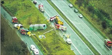  ??  ?? Looks like the Antarctic but this was the scene in January 1987 along the Halfway Road A250 towards Sheerness; M2 Crash scene in 1993 and right Port Lympne gorilla Emmie