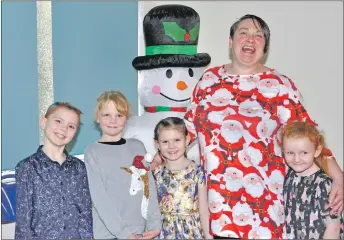  ??  ?? Children and parents enjoyed a Christmas party at Soroba Community Centre. Pictured are Ryan, Savana and Rachel Scott, along with Kourtney Darrah and Nicola Wilson. The centre’s volunteers thanked everyone who went along, as well as Santa.