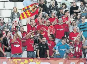  ?? FOTO: V. LLURBA ?? La afición del Nàstic llenará el Nou Estadi en un partido vital para los granas