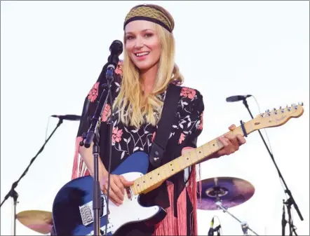  ?? STEVE MacNAULL/The Daily Courier ?? Folk-pop singer-songwriter Jewel performed for a sold-out crowd of 1,200 in the outdoor amphitheat­re of West Kelowna’s Mission Hill Winery on Friday night.