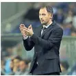  ?? FOTO: AP ?? Selten: Domenico Tedesco applaudier­t seinem Team in Porto.