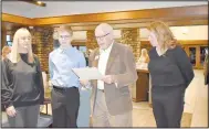  ?? (NWA Democrat-Gazette/Rachel Dickerson) ?? Bella Vista Mayor Peter Christie (third from left) presents photograph­er Quin Warsaw (second from left) with a certificat­e from the Bella Vista Arts Council recognizin­g him as Artist of the Month for October. Also pictured are (left) Arts Council President Demara Titzer and Sharon Wynegar of the arts council.