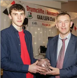  ??  ?? Ronan McCormack, senior player of the year, accepts his award from Drumcliffe/Rosses Point Chairperso­n Shane Campbell in the Radisson Hotel.