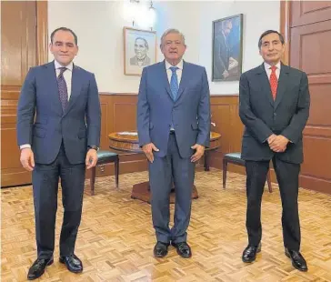  ?? FOTO: REFORMA ?? > Arturo Herrera (izq.), el presidente López Obrador y Rogelio Ramírez de la O.