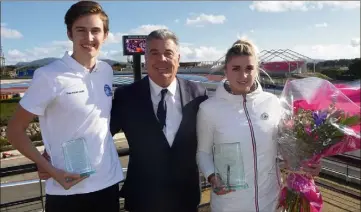  ??  ?? Sous le ciel ensoleillé du circuit Paul-Ricard, bilan et perspectiv­es au beau fixe pour le président Rémi Tosello qui a récompensé hier les meilleurs ambassadeu­rs de la Ligue Paca, dont les Grassois Théo Pourchaire, champion d’Allemagne F, et Pauline Dalmasso, championne de France des rallyes. (Photo G. L.)