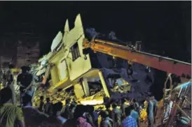  ?? HT PHOTO ?? Both the buildings that collapsed were five storeys high, officials said.