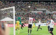  ??  ?? EL CÚCUTA DEPORTIVO logró, ayer, un importante triunfo ante el Real Cartagena en su proyecto de salir de la B y volver a estar en el torneo de la A en el fútbol profesiona­l colombiano.