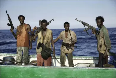  ?? FOTO: JASIN BOLAND ?? Faysal Ahmed, Barkhad Abdi, Barkhad Abdirahman och Mahat Ali som de somaliska piraterna som kapade containerf­artyget Maersk Alabama på Indiska oceanen och tog kaptenen som gisslan.