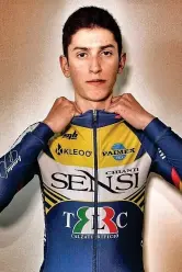  ??  ?? Azzurro Michael Antonelli, promessa del ciclismo. Vittima di un grave incidente in gara e ucciso dal Covid il 30 novembre, giorno del suo 21° compleanno