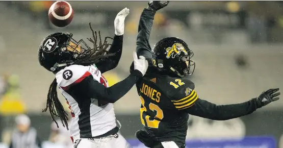  ?? PETER POWER/THE CANADIAN PRESS ?? Redblacks DB Sherrod Baltimore has enjoyed success against the Ticats passing game this season, but he expects they’ll come right at him on Sunday.