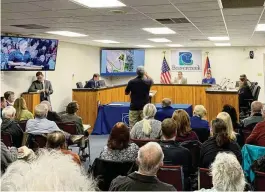  ?? LONDON BISHOP / STAFF ?? Former Beavercree­k mayor Brian Jarvis speaks to the city planning commission Wednesday about the RaceTrac gas station proposal.