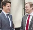  ??  ?? Brian Gallant avec Justin Trudeau. - La Presse canadienne